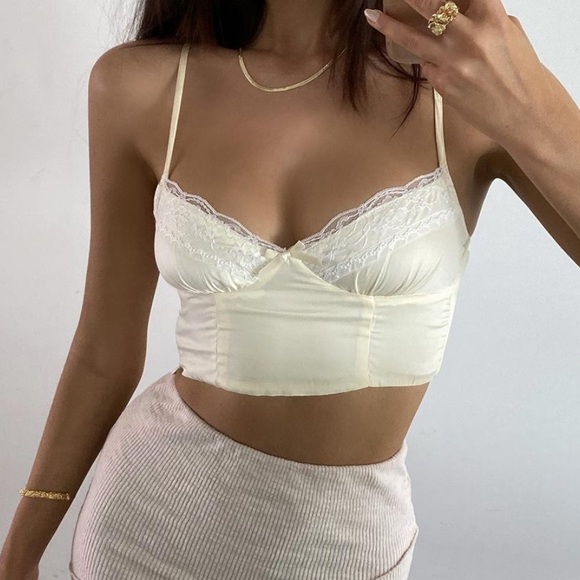 Princess Polly old school love crop - Picture 2 of 2